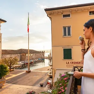 The Mansion Of Countess Rizzardi On Garda Apartment